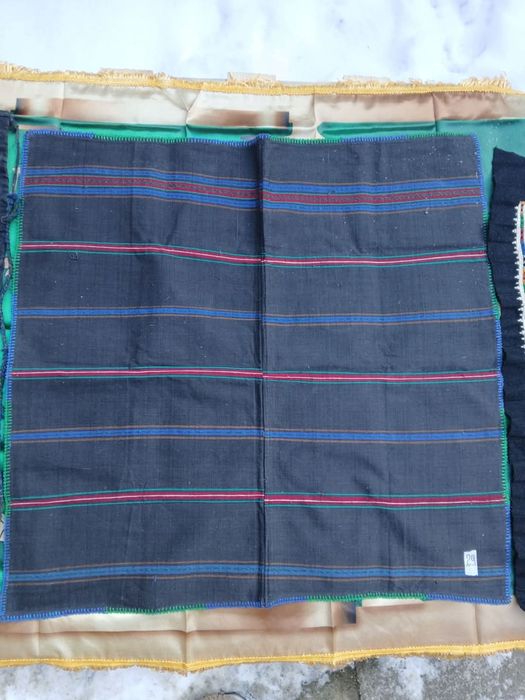 Носия народна престилка