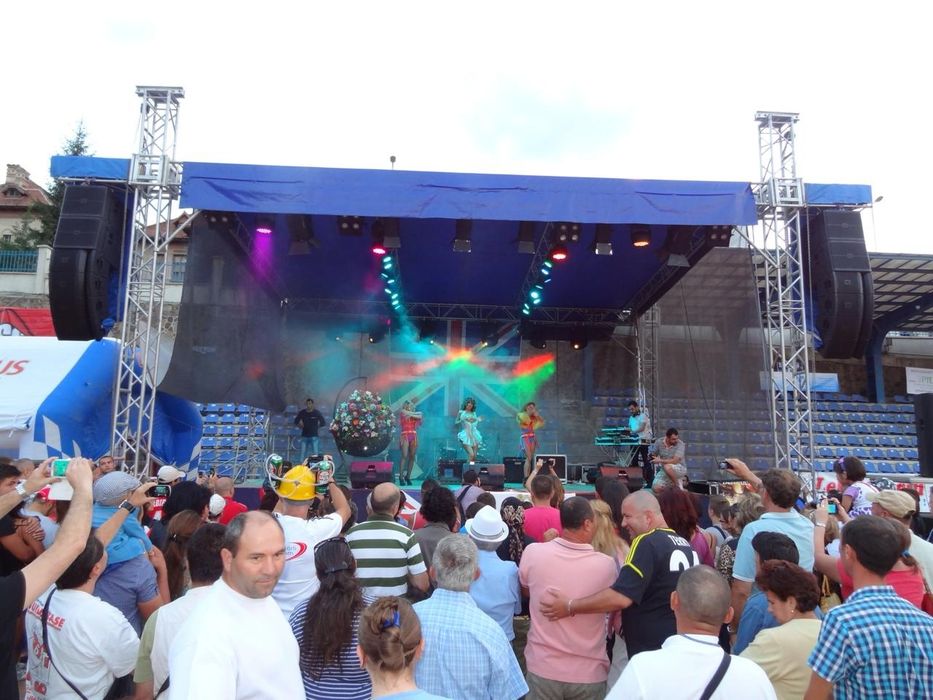 Închiriere Sonorizare Profesională | DJ | Scenă | Lumini | LED Screen | Evenimente Premium