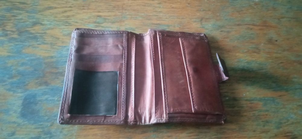 Продам кошельки мужские новые недорого