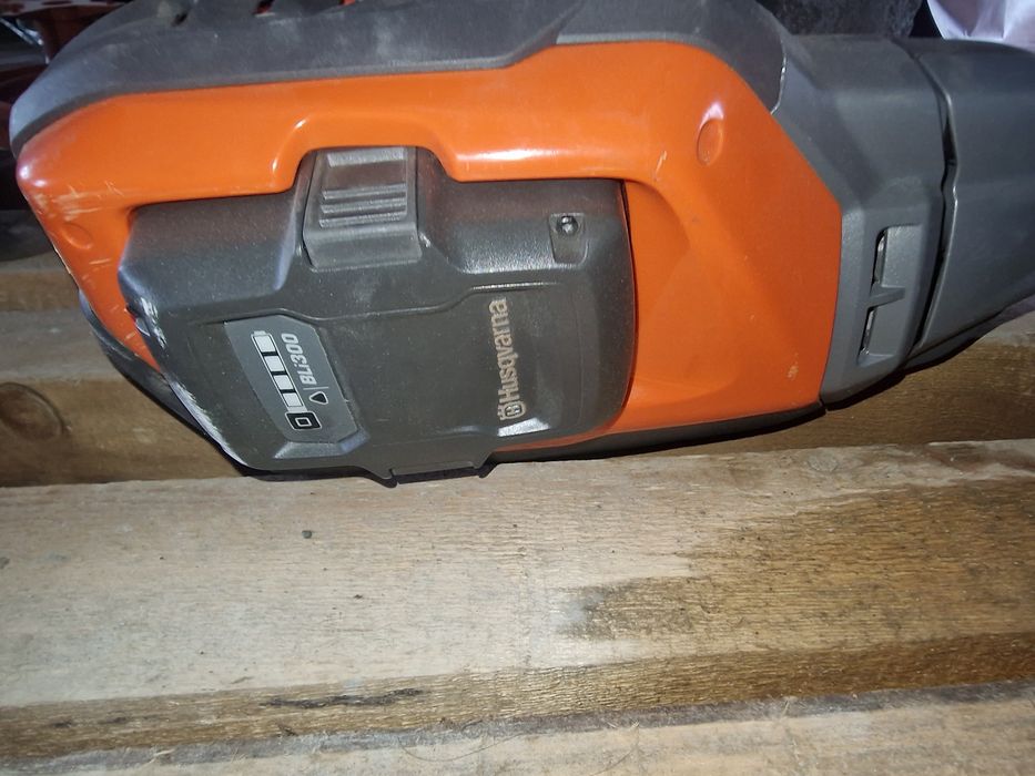 Vând moto coasa husvarna noua nefolosita niciodată