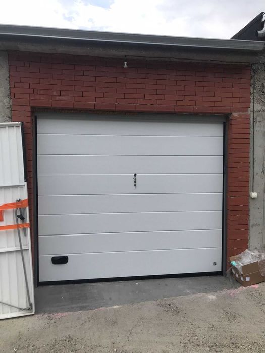 Здрави работещи секционни врати! Високо качество!