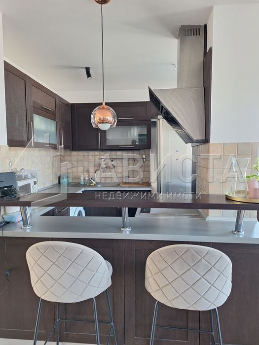 Просторен четиристаен апартамент в Младост 4