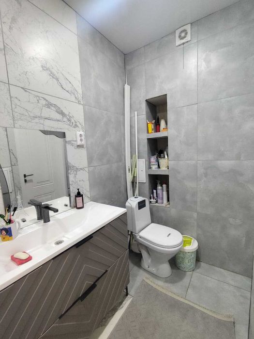 Продается 2 комн. кв. р-н 2-база