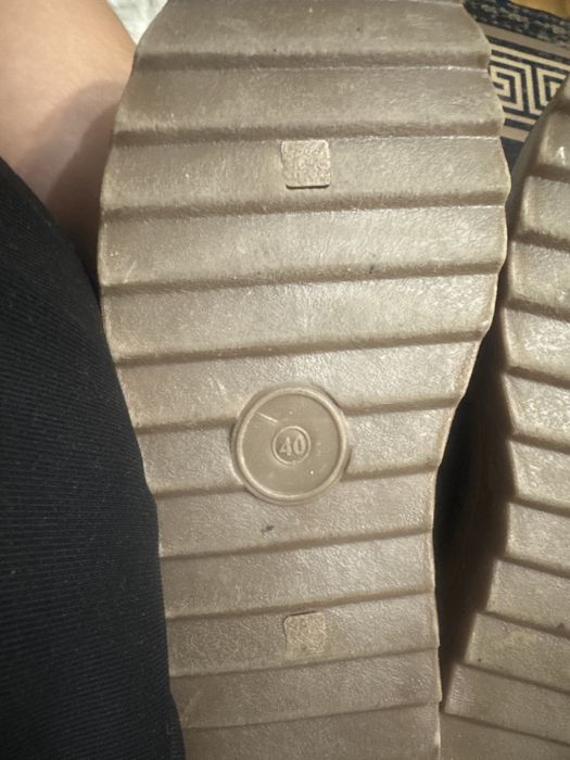 Продам зимние ботинки женские