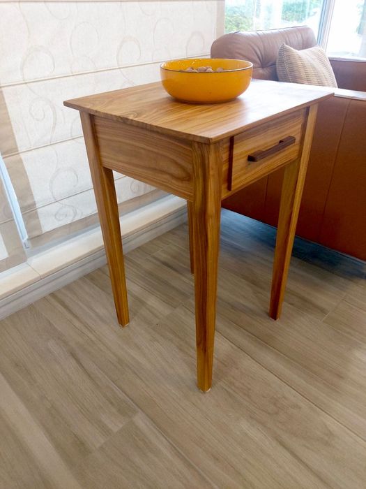 Помощна масичка от череша масив