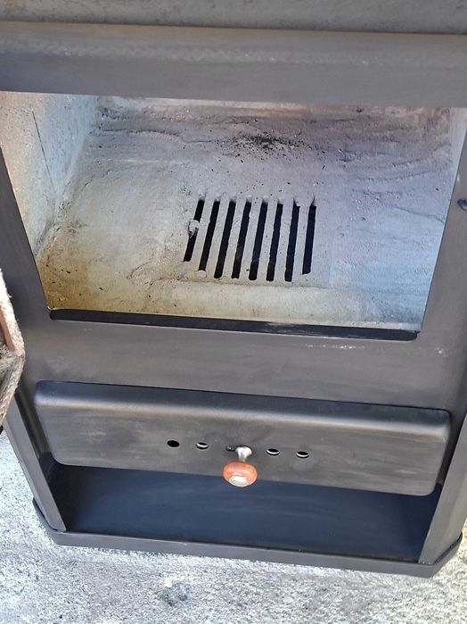 Soba pe lemne Prity cu plita si cuptor cu termometru-Stare foarte buna.