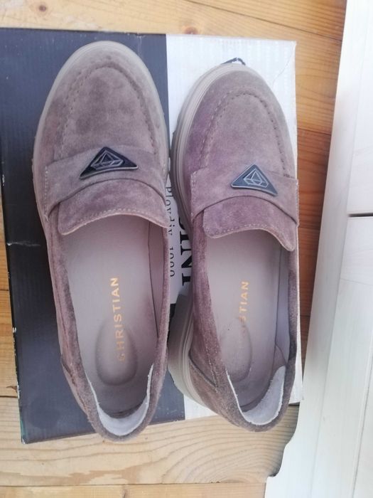 Дамски велурени мокасини