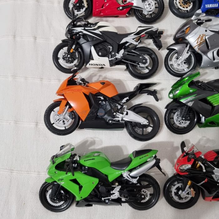 Machete moto Maisto scara 1:12