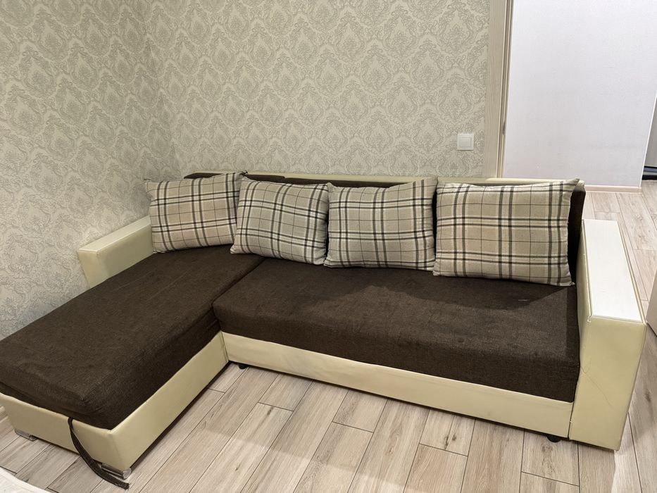 Продается поддержанный, раскладной диван