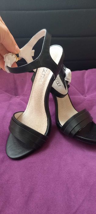 Sandale 36 negre ,piele naturala ,fabricate in Romania