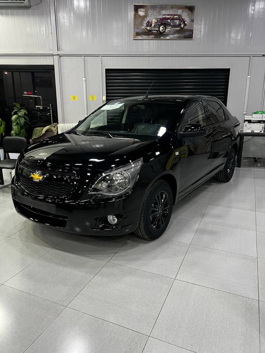 Cobolt mcm midniht oq qora ranglari bor