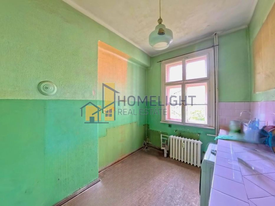 Тристаен апартамент в кв. Център