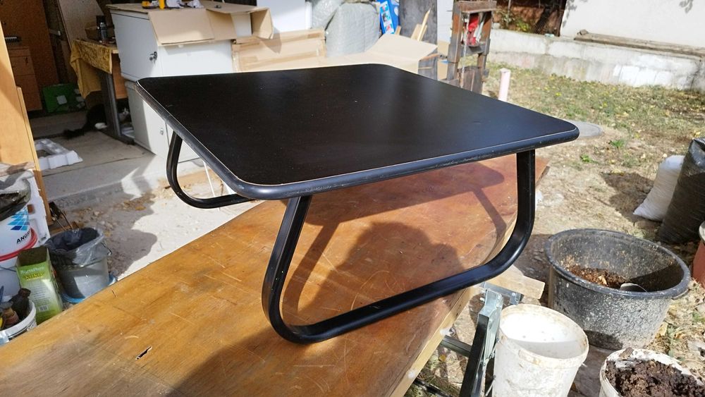 Mаса черна с метални крака  , помощна масичка с два плота 60/60/ 56см