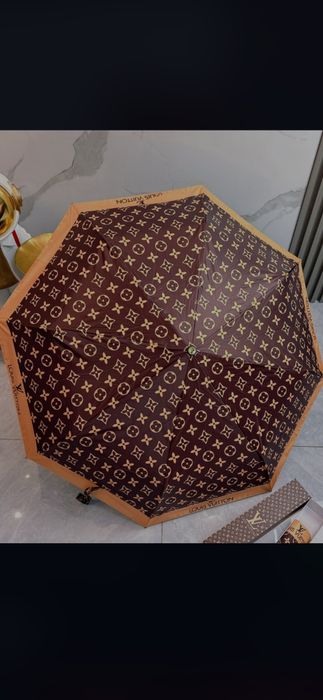 Umbrela Louis Vuitton, model 2026