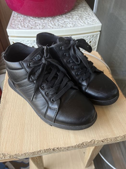 Продам осенние ботинки