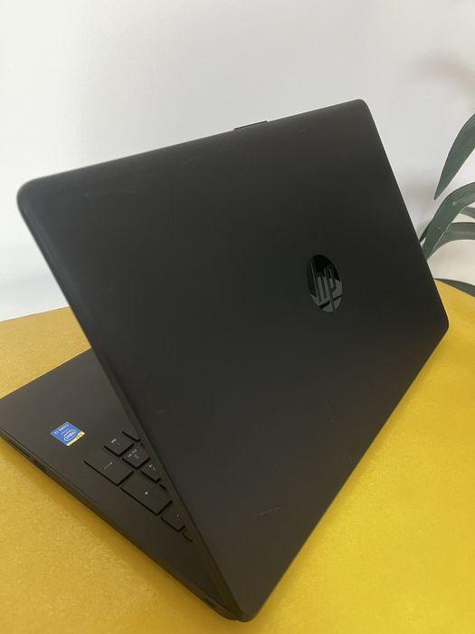 Ноутбук состояние нового!