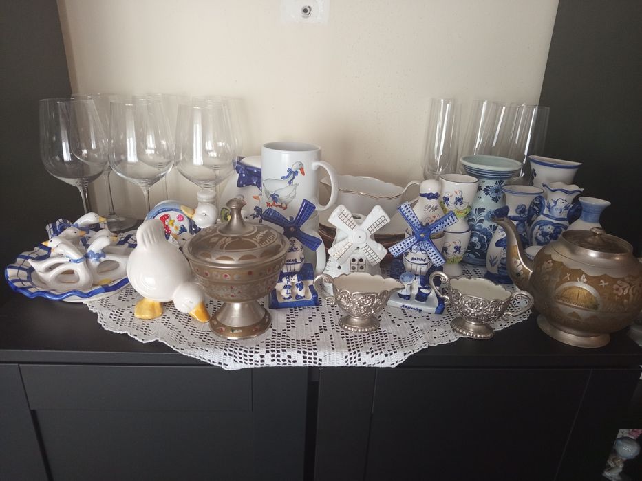 Порцелан , стъкло, месинг,Цептер