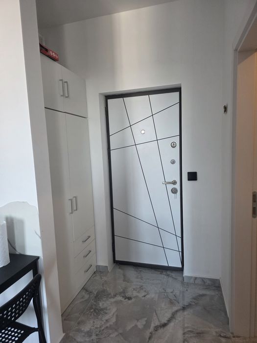 Închiriez garsoniera + loc parcare