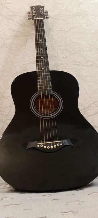 продам акустическую гитару