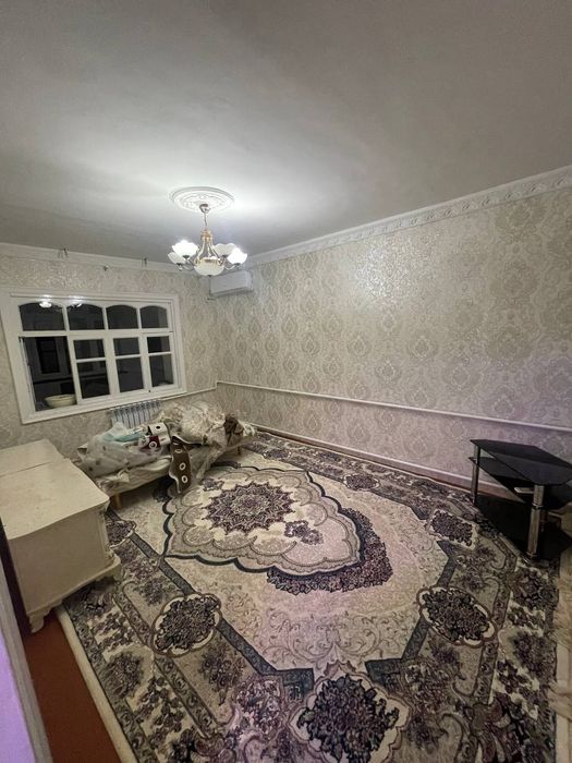 Квартира продаётся 3 комнот 1 етаж дом 3 етажка