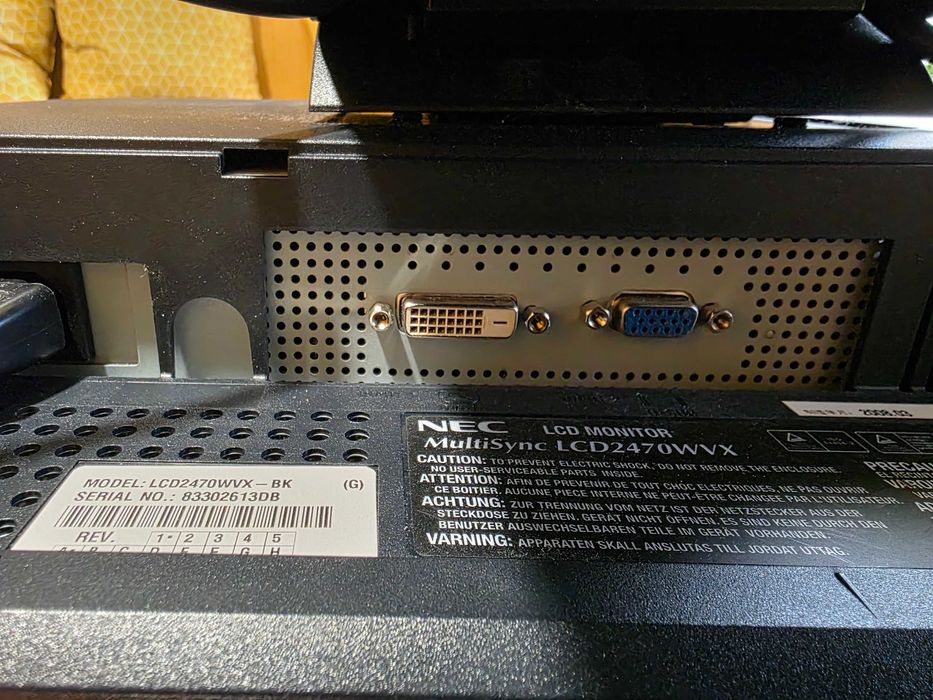 LCD монитор NEC 24"