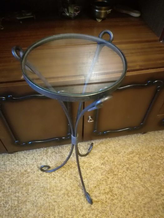 Семпла масичка от патинирано ковано желязо