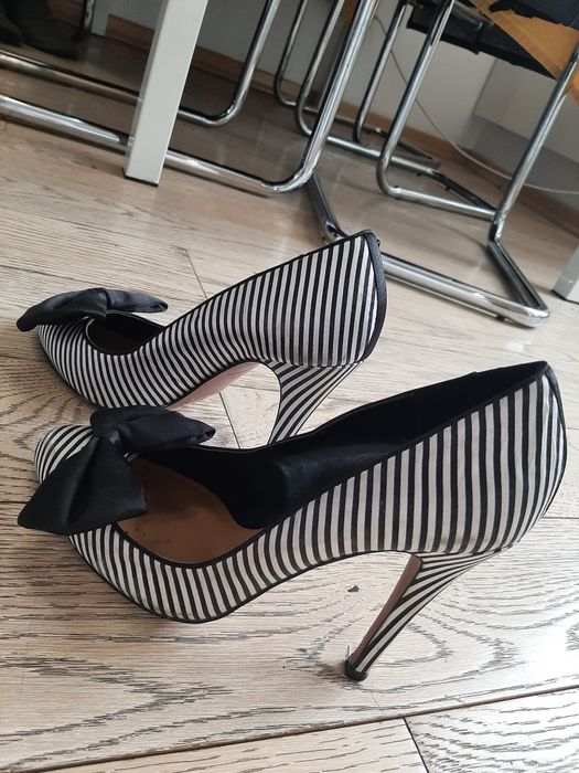 Дамси обувки с висок ток