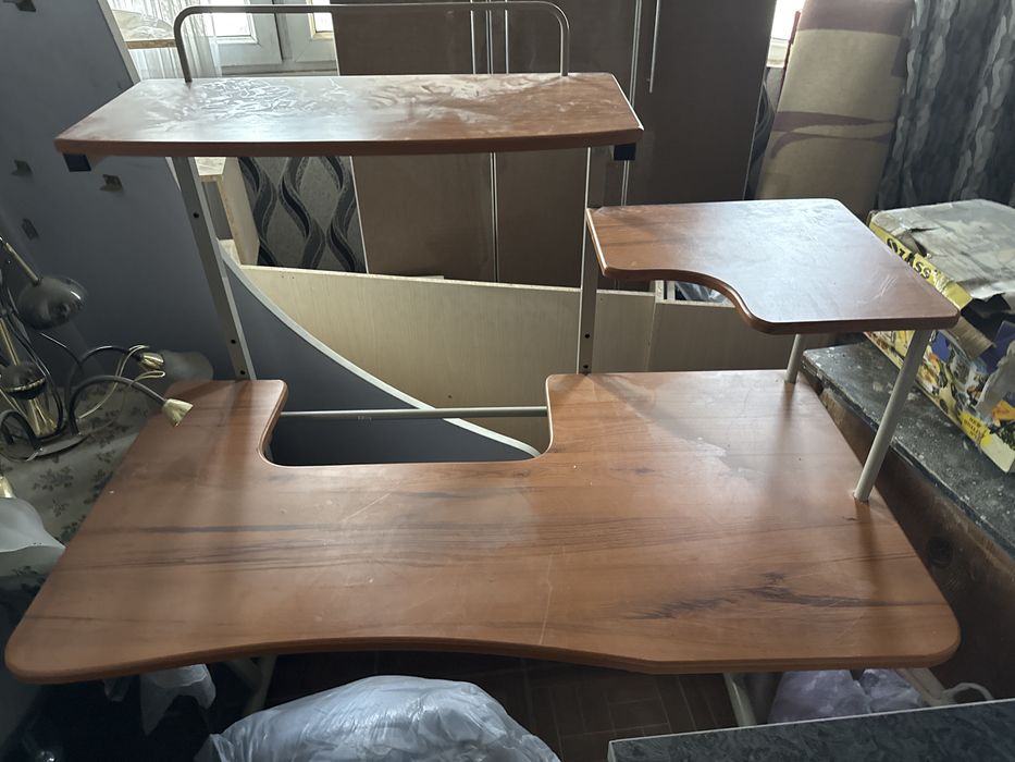 Продам стол компьютерный