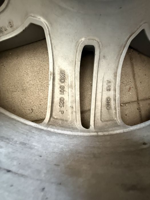 Оригинални Ауди джанти 17 с гуми Goodyear