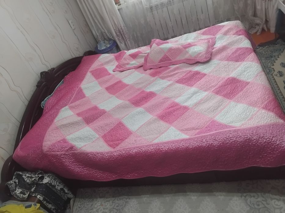 Продам шифонер, комод, кровать.