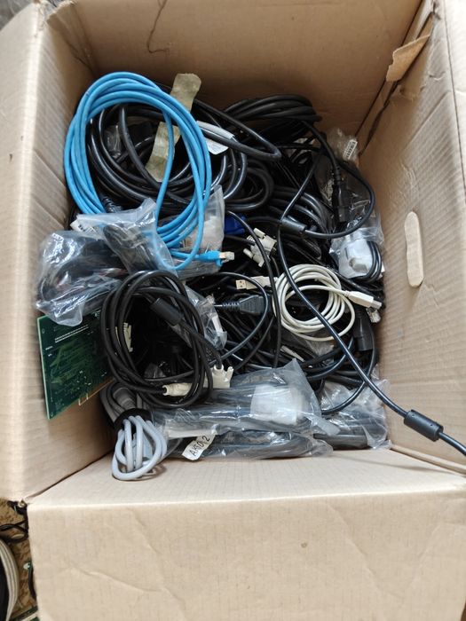 Лаптопи Acer, HP, захр. Кабели и др.