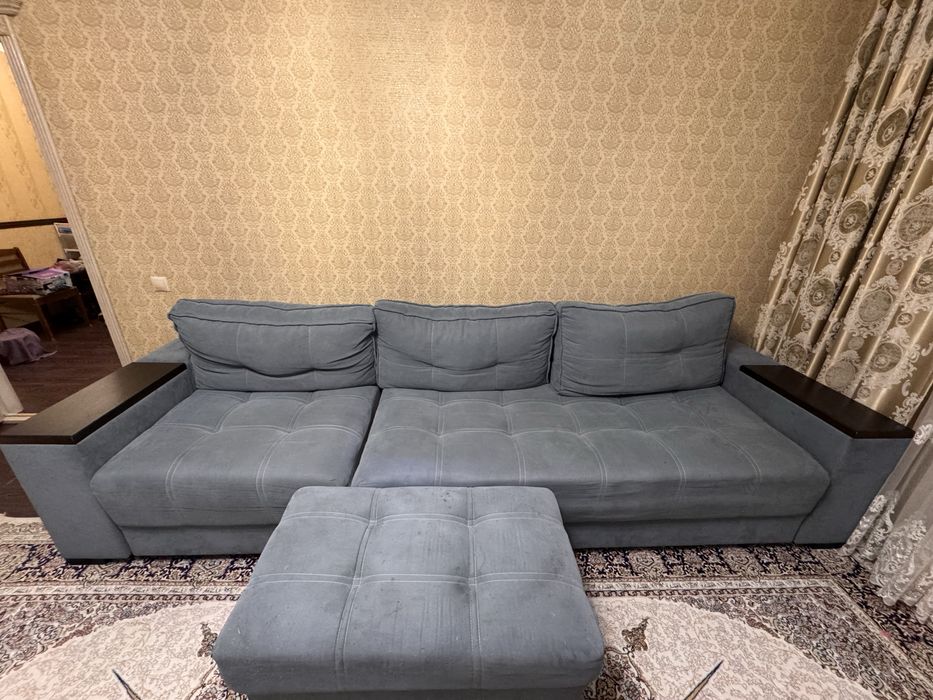 Срочно Продам диван с пуфиком б/у