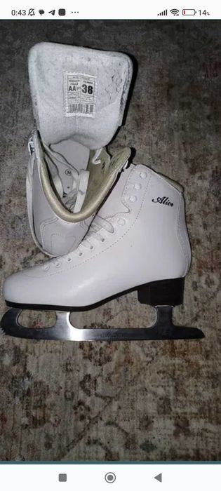 Коньки фигурные женские