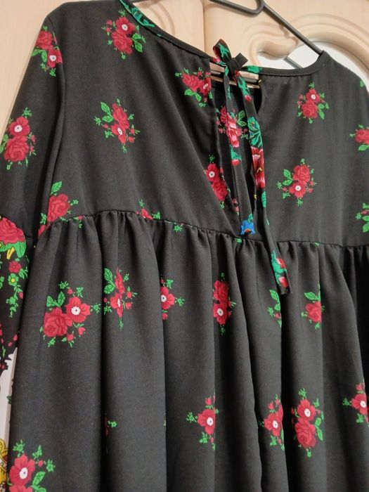 Rochie gipsi ,mărime universală nouă, foarte frumoasă!!!