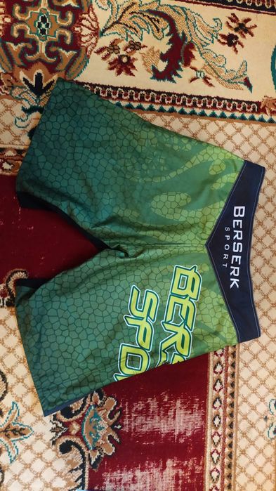 Спортивные шорты