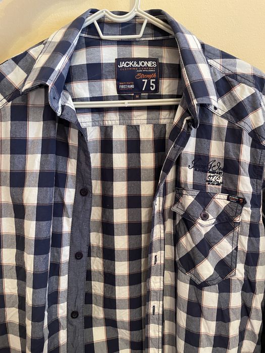 Camasi barbati aproape noi