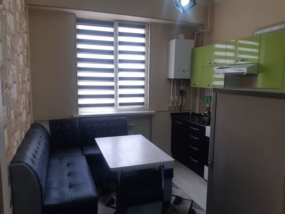 Продаётся 3х ком. кв. 96 квадратов,  на 1 этаже , метро Дустлик