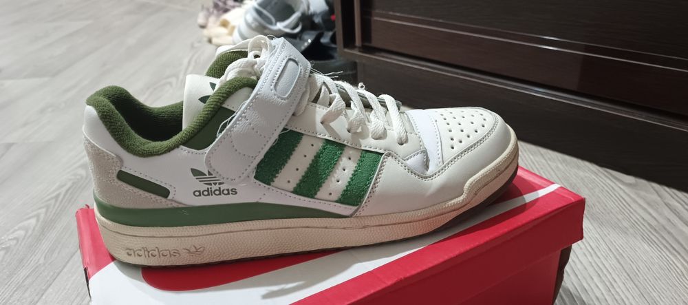 кроссовки Adidas