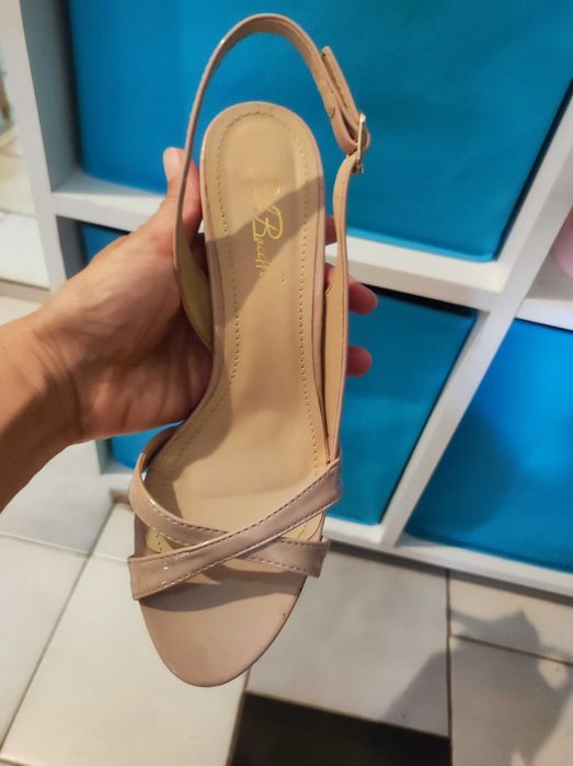 Сандали на ток 37 номер кожени