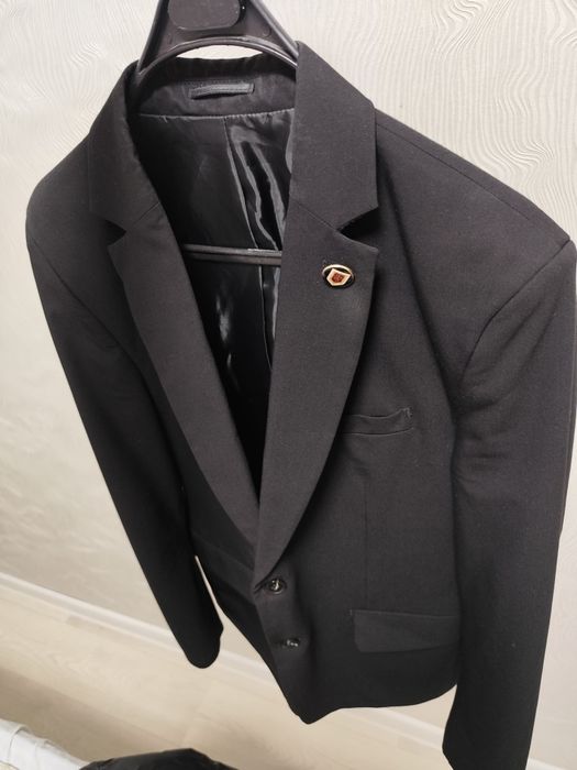 Пиджак и слаксы чёрного цвета