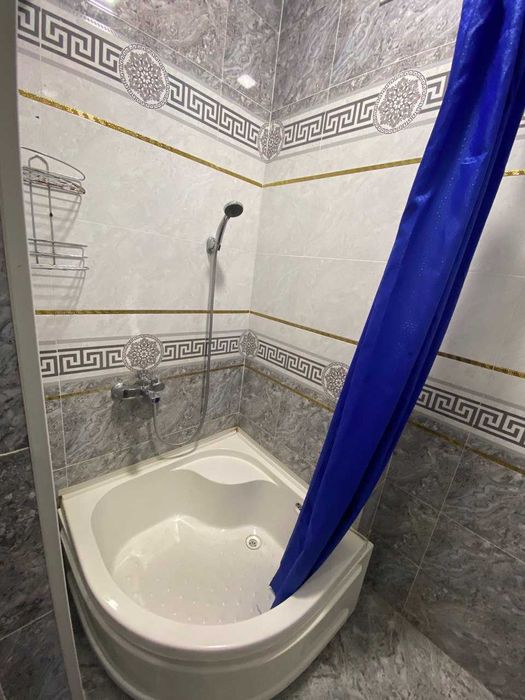 Kvartiralar oilali fuqarolarga shartnoma asosida ijaraga beriladi.