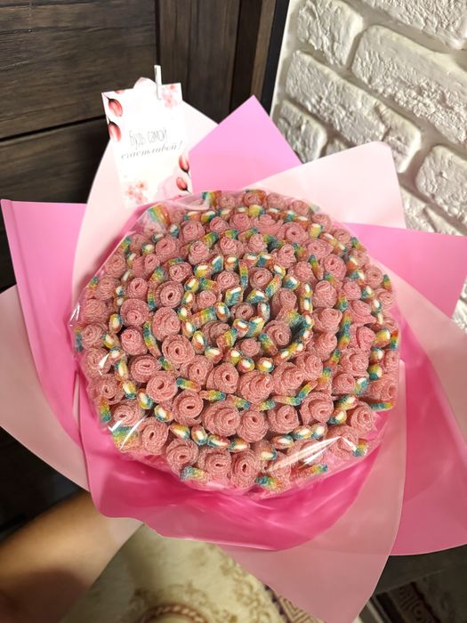 Сладкие букеты, подарки из шоколада и мармелада