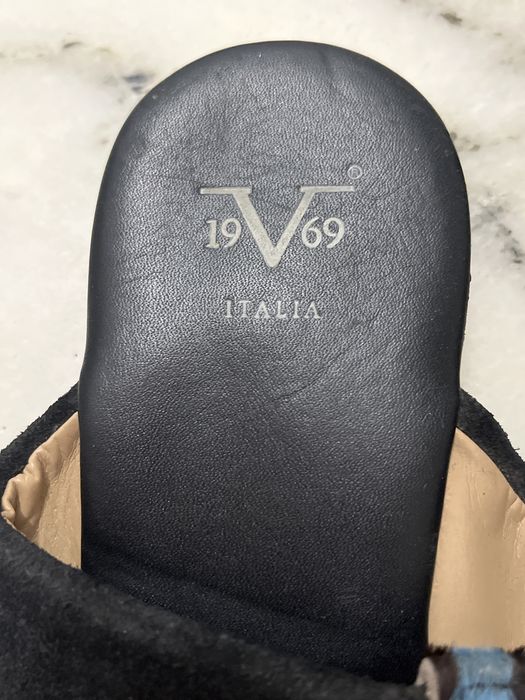 Кецове Moschino Couture,Чехли Versace и кецове Yamamoto