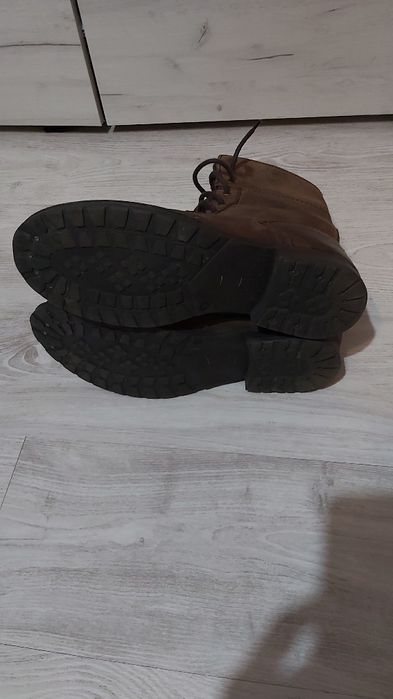 Vând ghete din piele