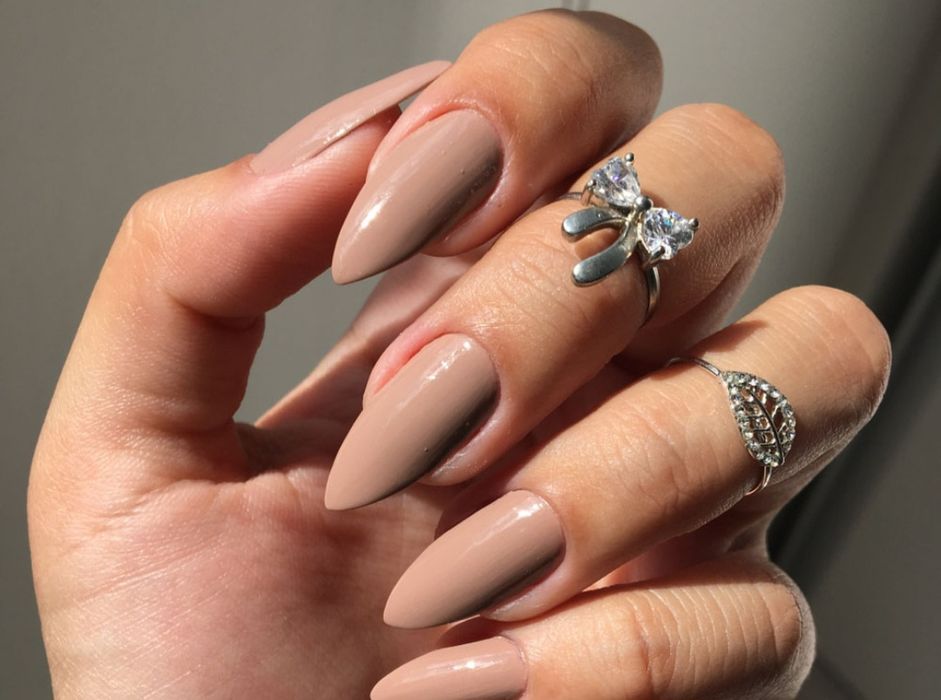 Realizez unghii gel!