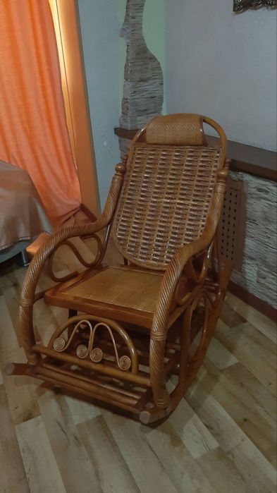 Креслокачалка из ротанга