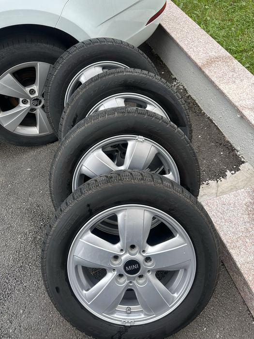 Vand jante cu cauciucuri de iarna mini cooper r 15