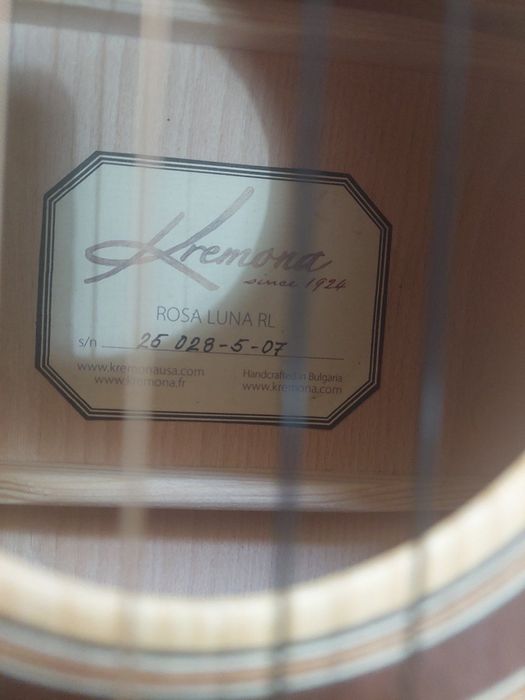 Продавам акустчна китара “Кремона”