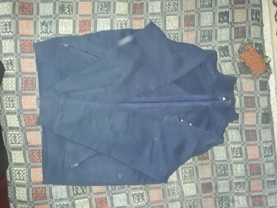 Продаётся спортивная куртка