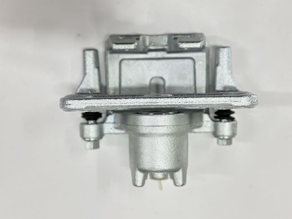 Суппорт Паджеро 4  MR510541